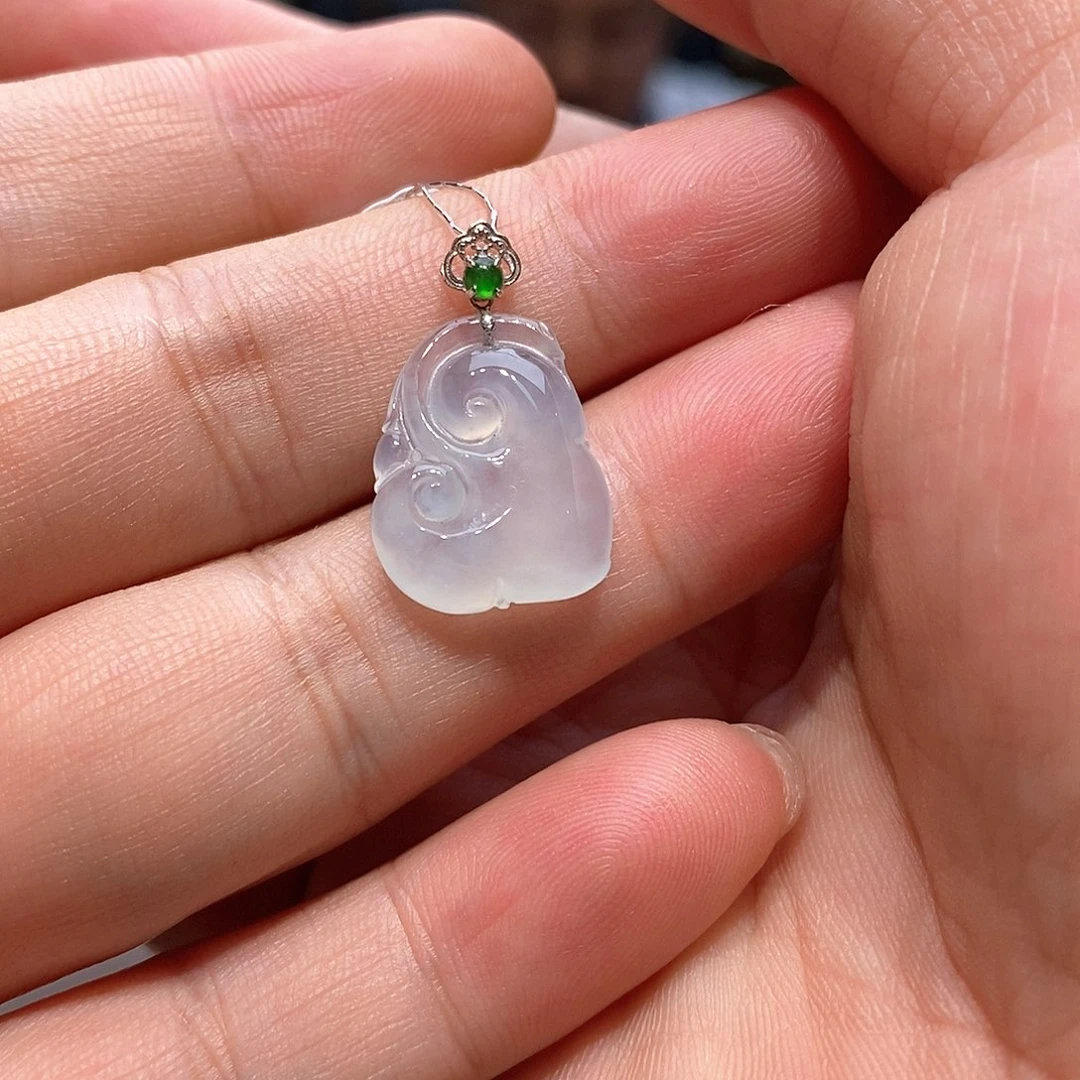 翡翠18K金镶嵌颈饰如意