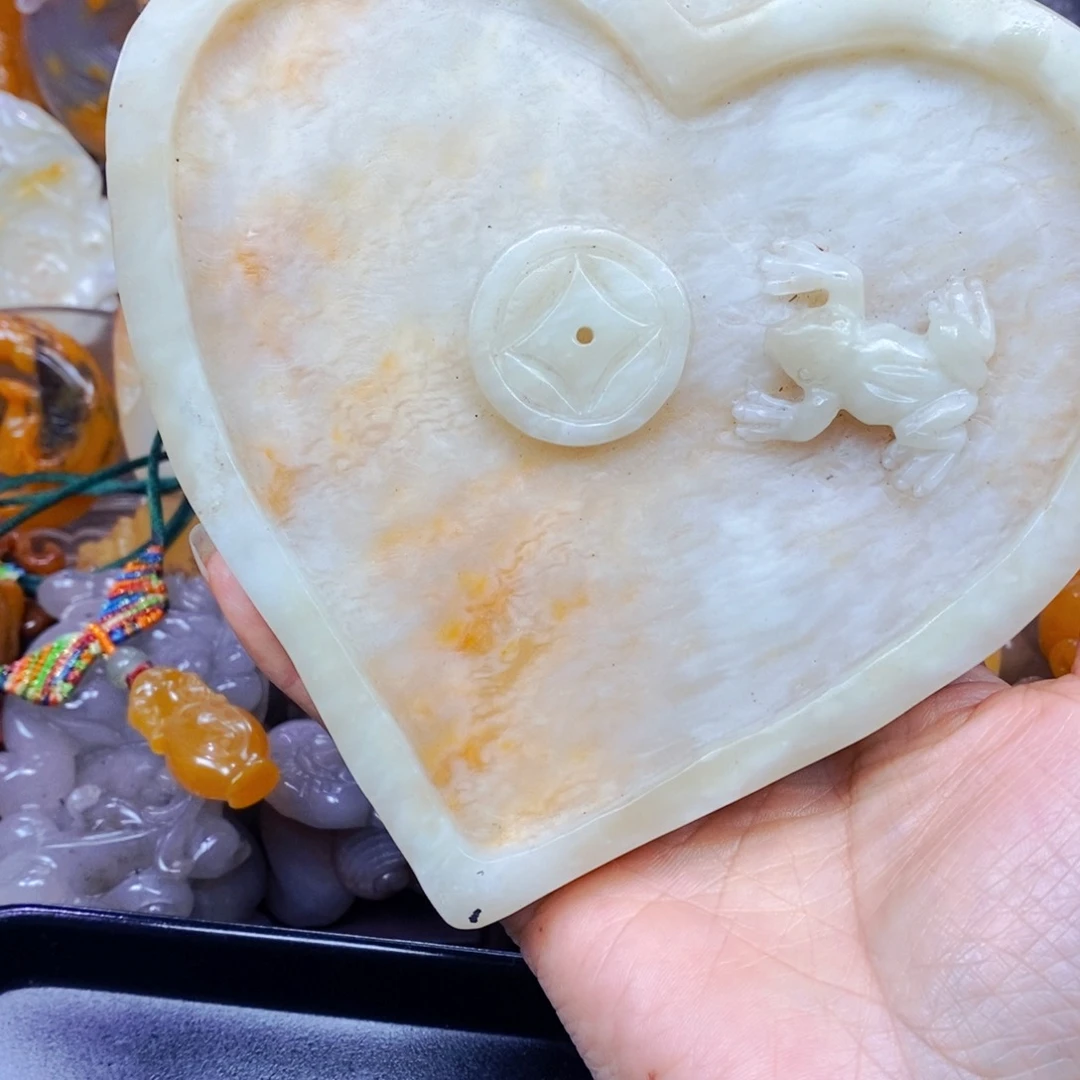 未镶嵌石英质玉（黄龙玉）颈饰