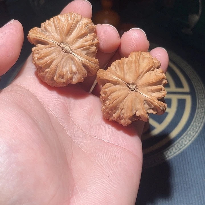 陈***c文玩核桃吊坠42➕尺寸三角白