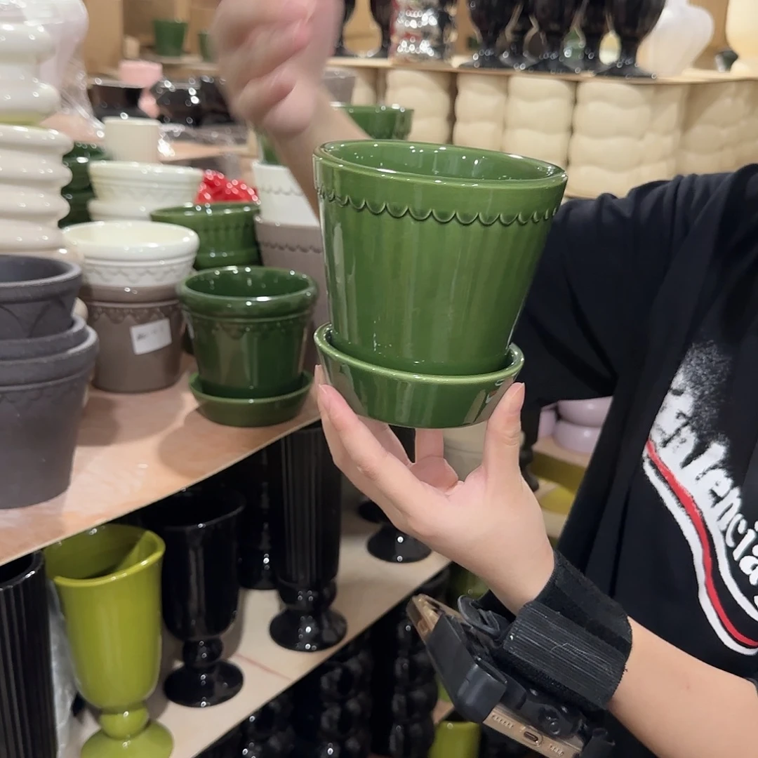 a4绿色带托花盆花盆花盆