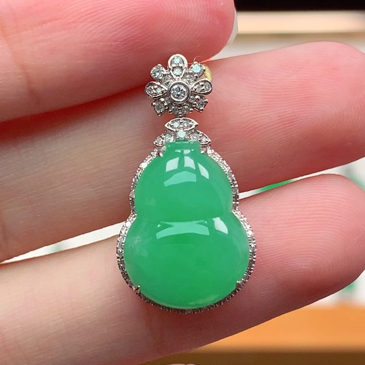 颈饰18K金镶嵌翡翠翡翠