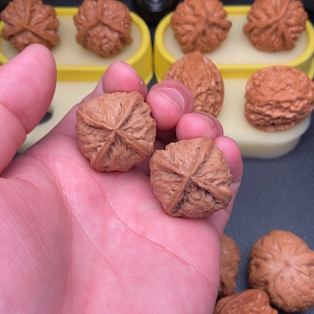 阿***，把件文玩核桃四棱