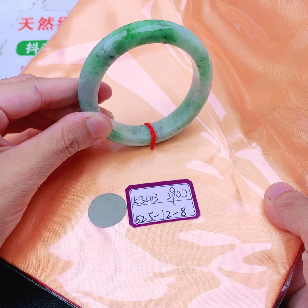 翡翠手镯未镶嵌翡翠