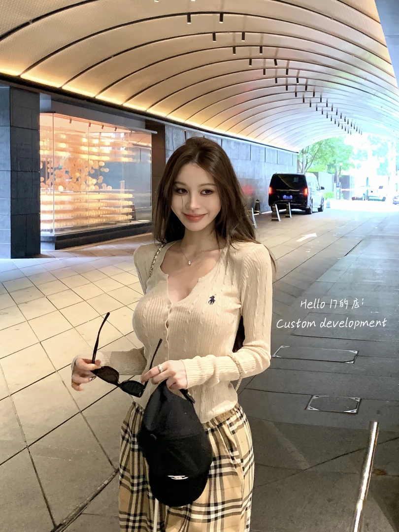 Hello 17 【nerd学院】秋冬小马针织衫垫肩显瘦V领排扣麻花打底衫