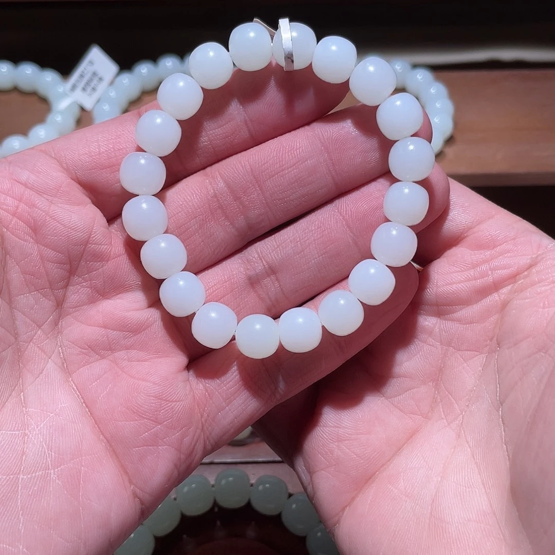 奕***辰和田玉未镶嵌手链