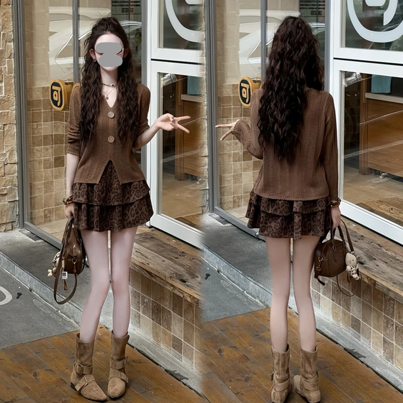 韩系复古俏皮衣服女2025秋季新款时尚气质显瘦V领纯色针织长袖