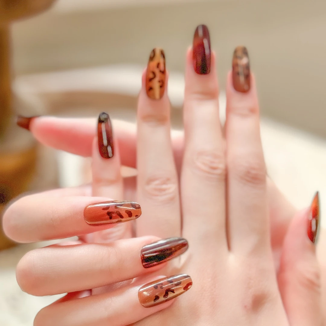 手工穿戴法式美拉德豹纹复古高级秋冬显白高质量穿戴甲片流行细狗