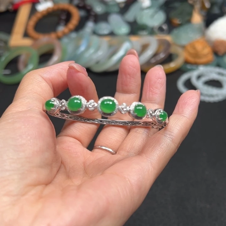 翡翠18K金镶嵌颈饰天然A货缅甸翡翠