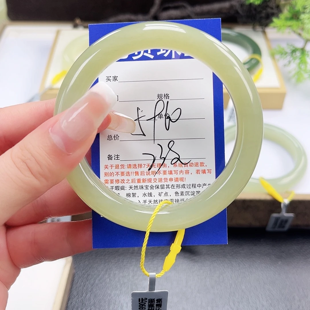 和田玉未镶嵌手镯