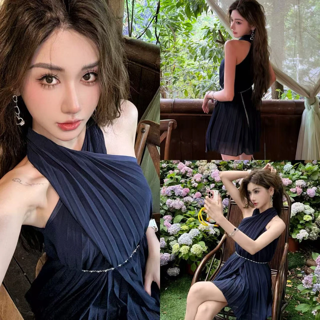 交叉挂脖褶皱连衣裙