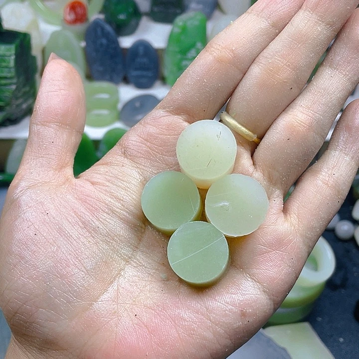 用***3和田玉（糖玉）未镶嵌珠宝半成品