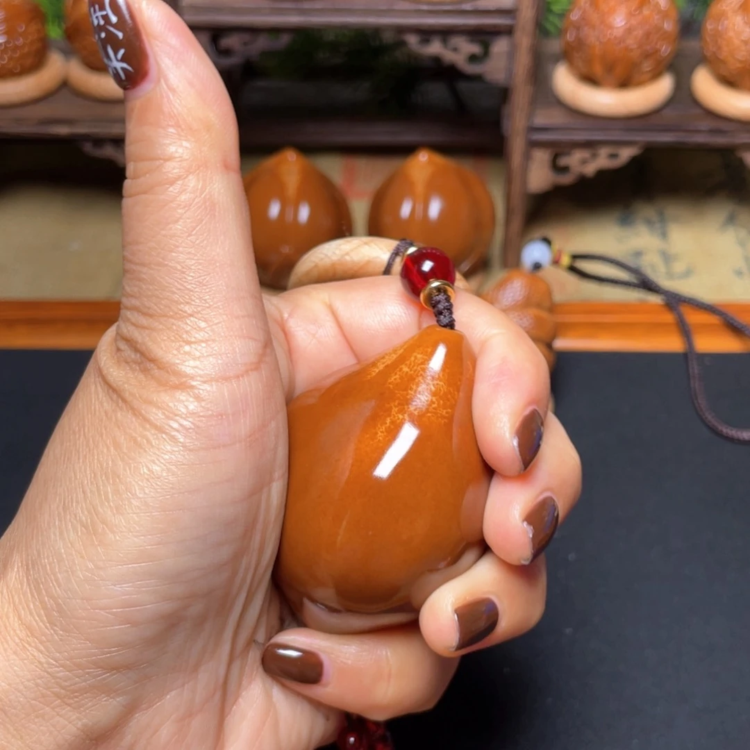 橄榄核吊坠一线天40穿配