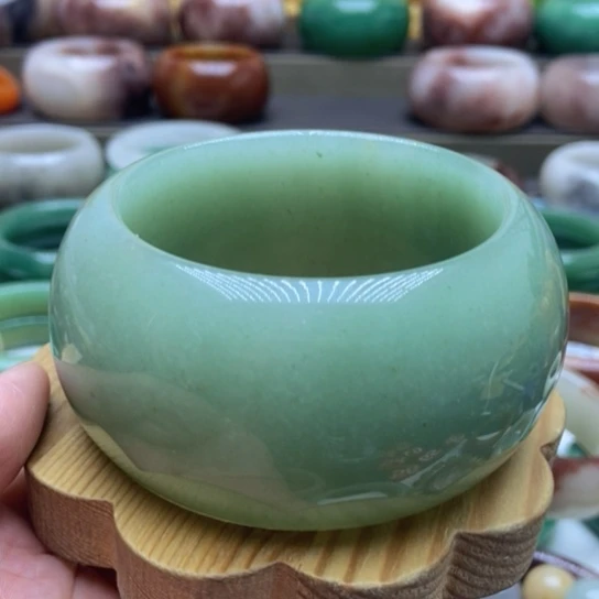 未镶嵌手镯石英质玉