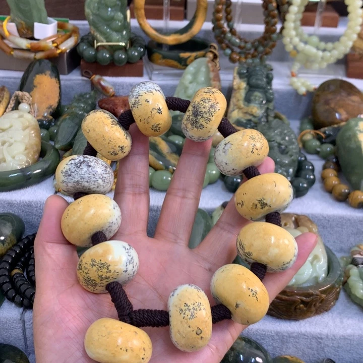 艾***乎岫岩河磨玉（透闪石质玉）未镶嵌把件