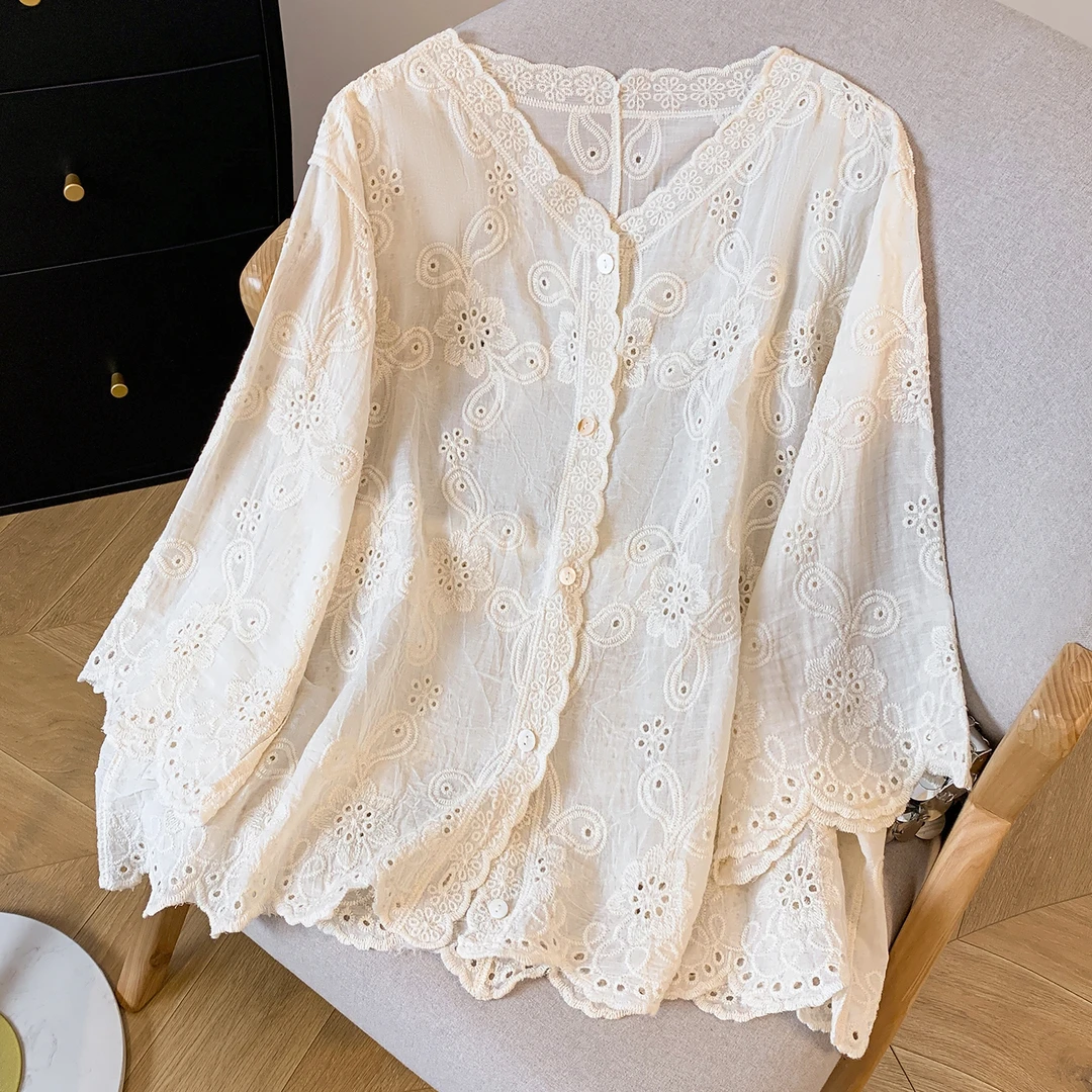 2025夏秋宽松时尚显瘦镂空绣花排扣V领防晒七分袖百搭衬衫上衣女