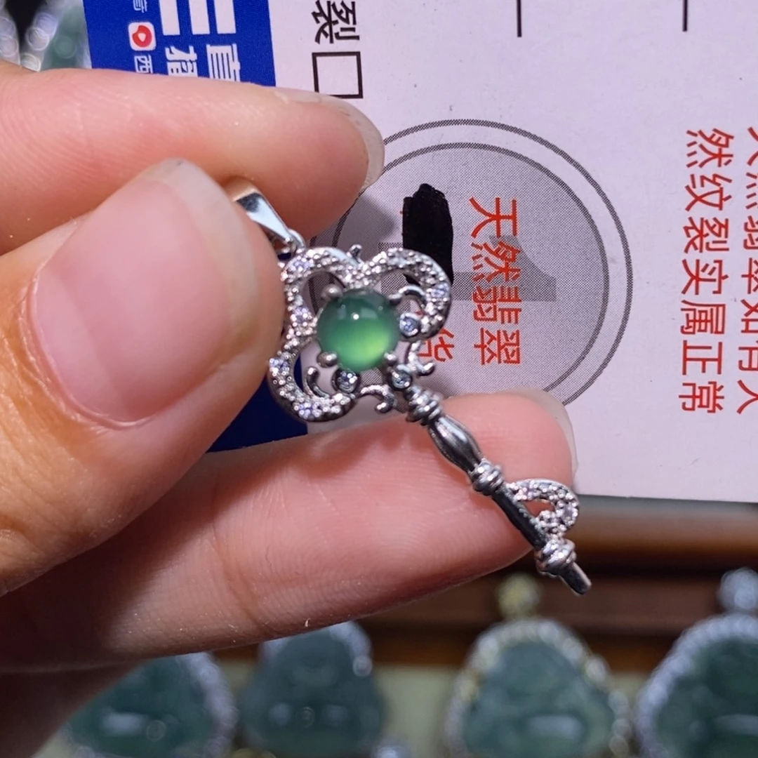 颈饰未镶嵌翡翠天然