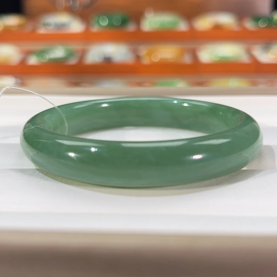 和田玉未镶嵌手镯  「猫眼粉青」