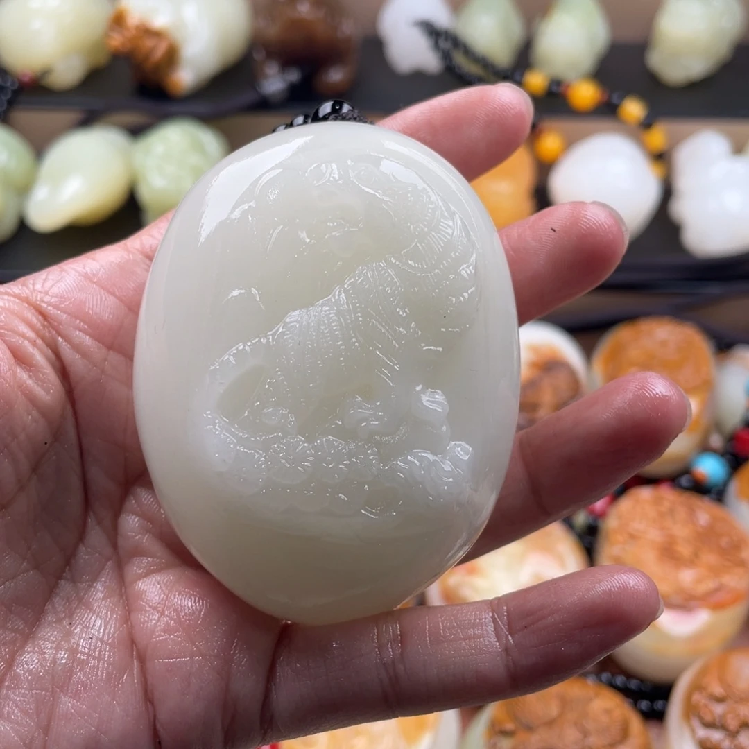 善***己石材古青石手把件