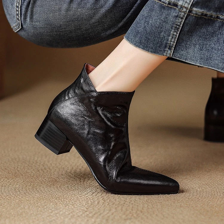 全软真皮羊皮小短靴女2025秋冬新款尖头中粗跟马丁靴子女春秋单靴