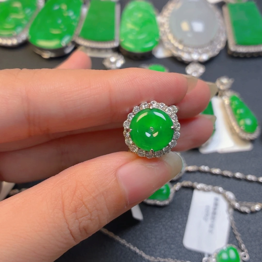 鱼***戈翡翠银S925镶嵌颈饰