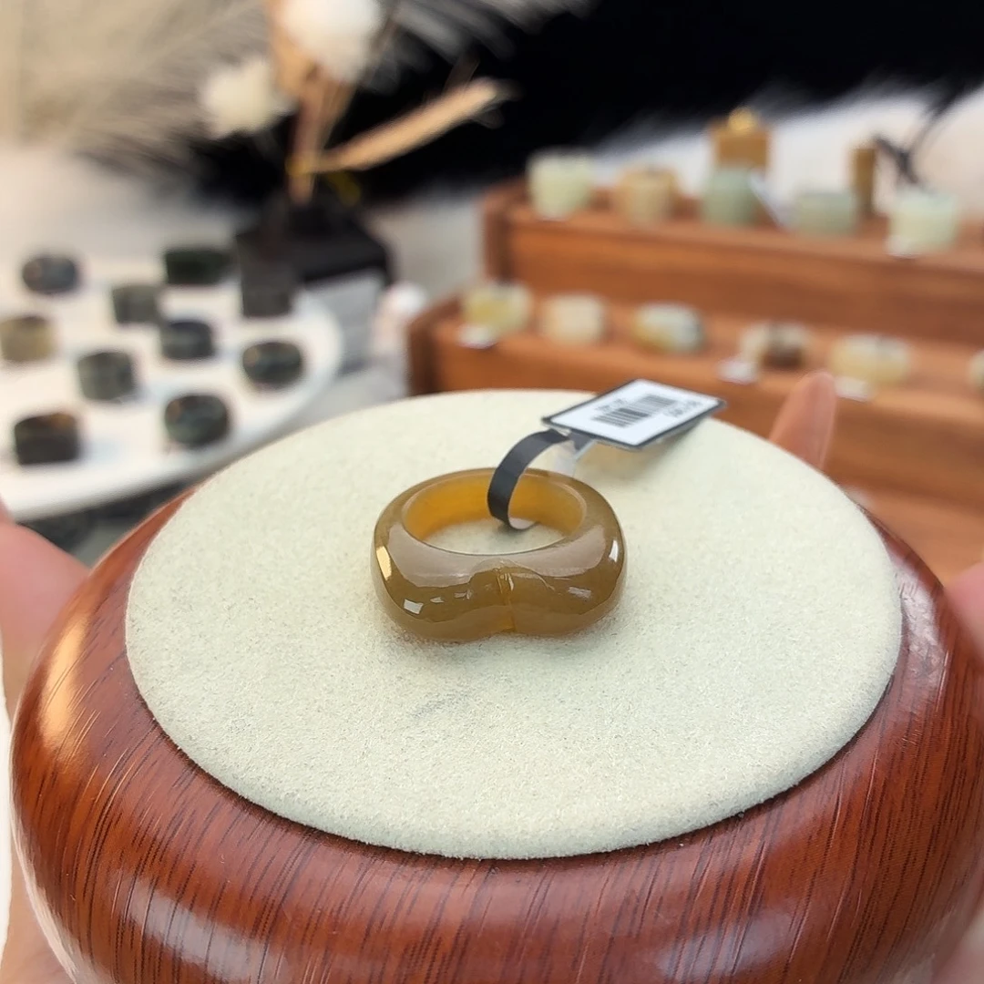 和田玉未镶嵌戒指糖色猫耳朵17.38j19