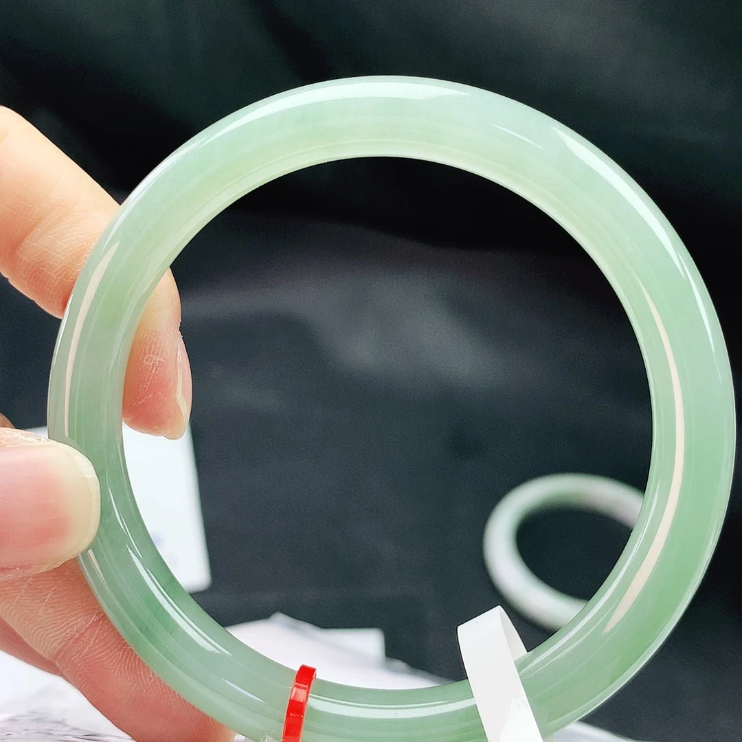 翡翠手镯未镶嵌57圈