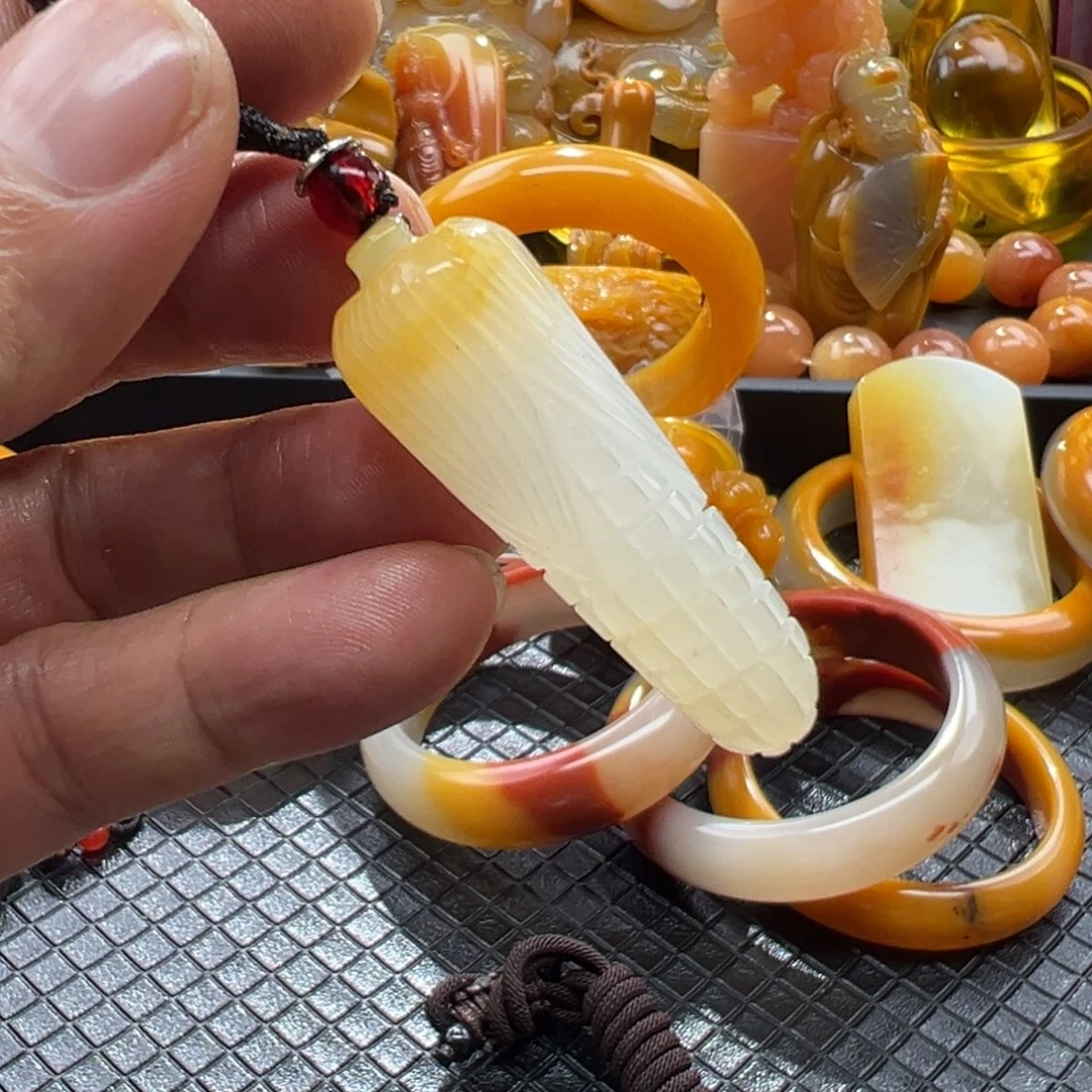 石英质玉未镶嵌颈饰