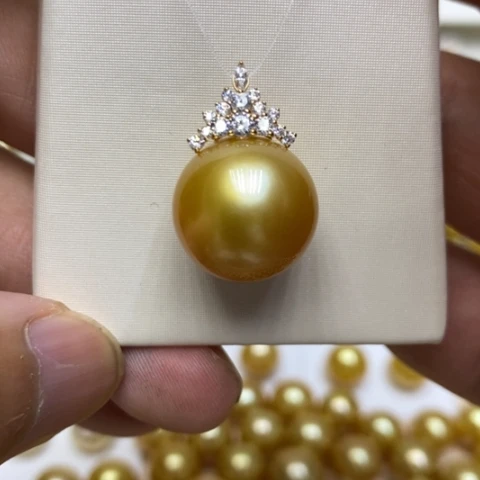18K金镶嵌吊坠(不含链)海水珍珠