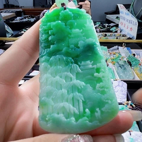 颈饰未镶嵌翡翠一个