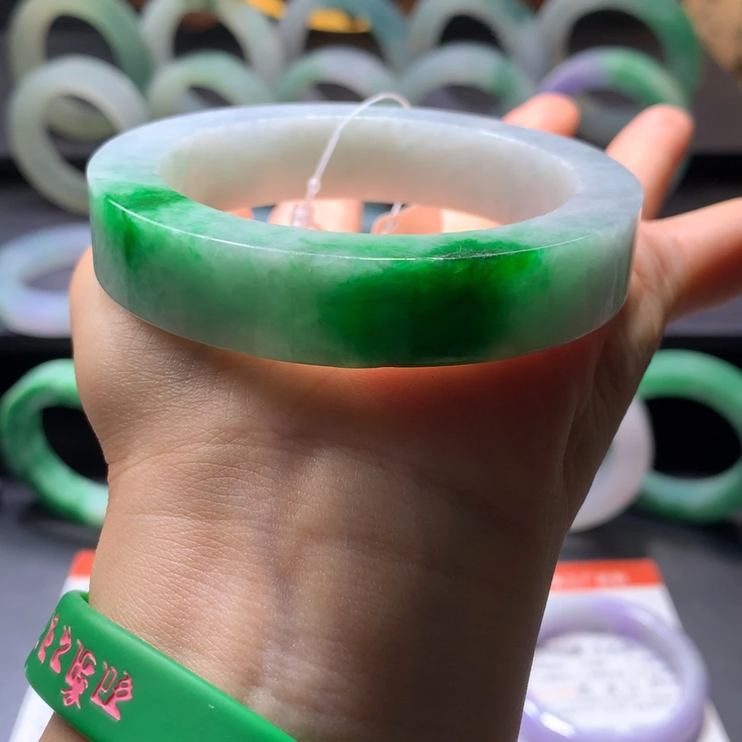 定制翡翠未镶嵌翡翠手镯