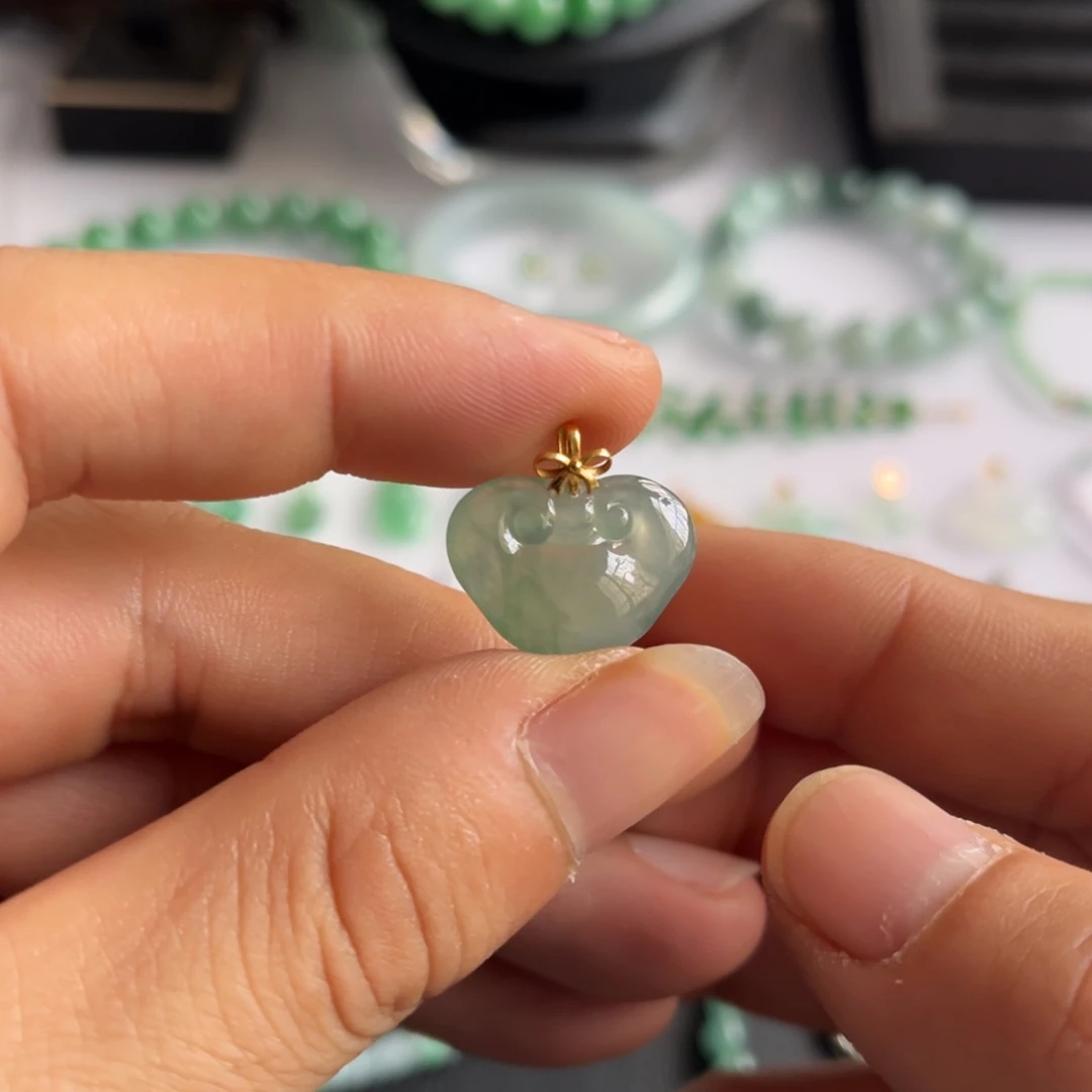 翡翠18K金镶嵌颈饰福利