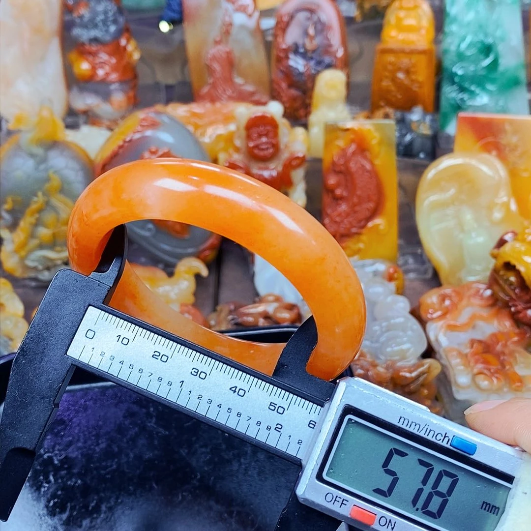 石英质玉（黄龙玉）未镶嵌颈饰