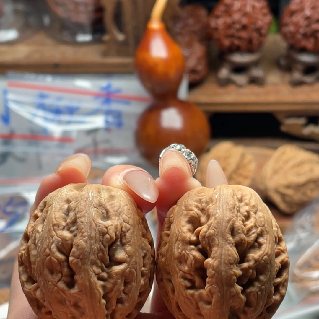 文玩核桃把件小楸香130花