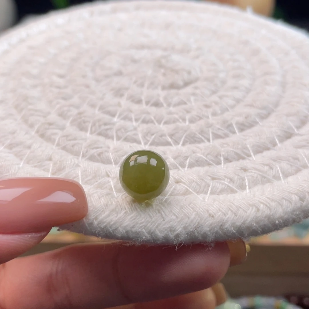 未镶嵌定制翡翠天然缅甸翡翠a货秋香色9.7，有小内纹