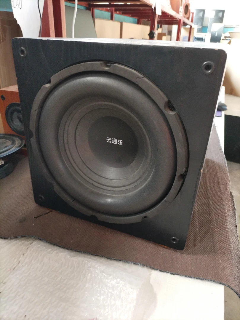 准新品  10寸无源低音炮一个。120W左右的功率。