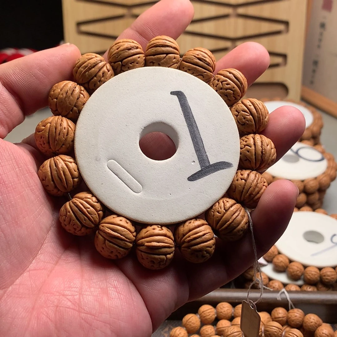 【闪购商品】桃核手串简****！1.9金鱼肚桃核手串