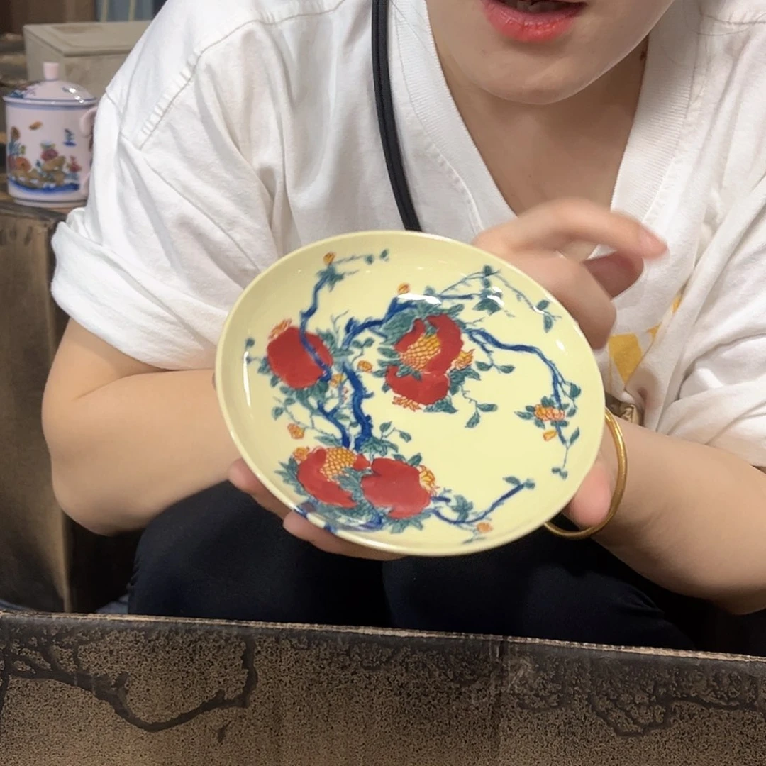 摆件////景德镇陶瓷器。黄。