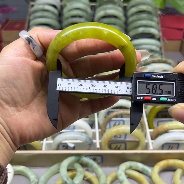 蛇纹石玉未镶嵌手镯43