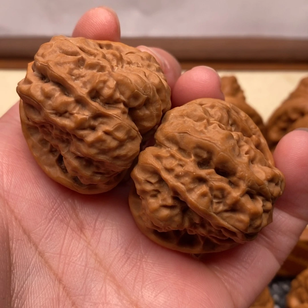 【闪购商品】把件文玩核桃边36左右