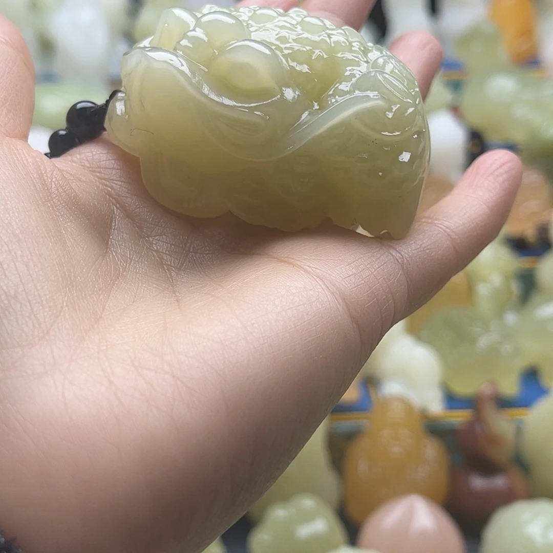 用***3天然昆仑料金蝉小摆件