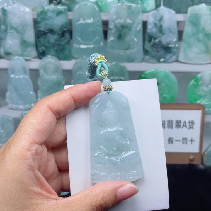 颈饰未镶嵌翡翠素衣观音
