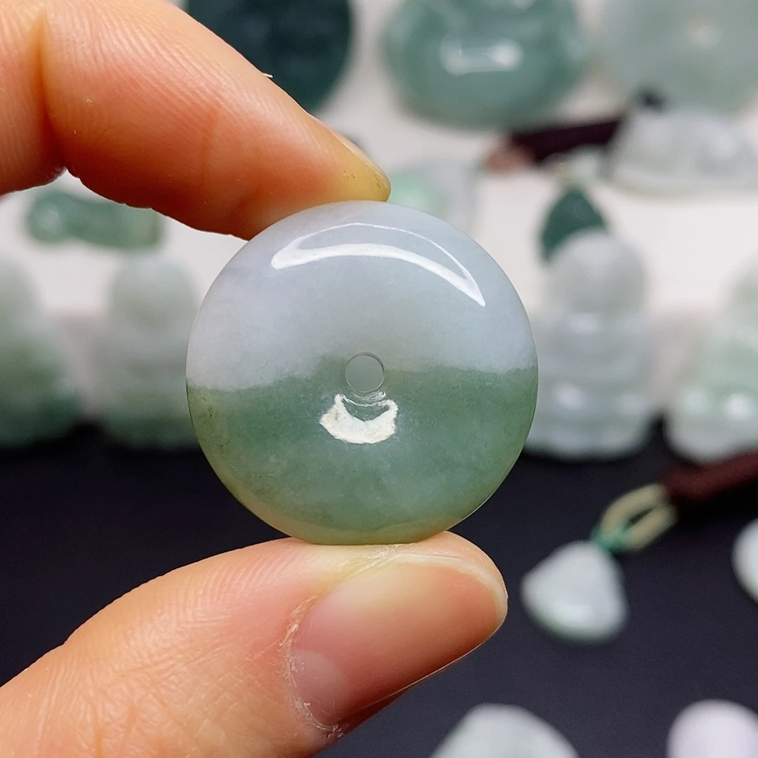 翡翠颈饰未镶嵌吊坠