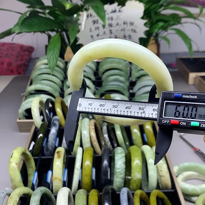 未镶嵌蛇纹石玉手镯99