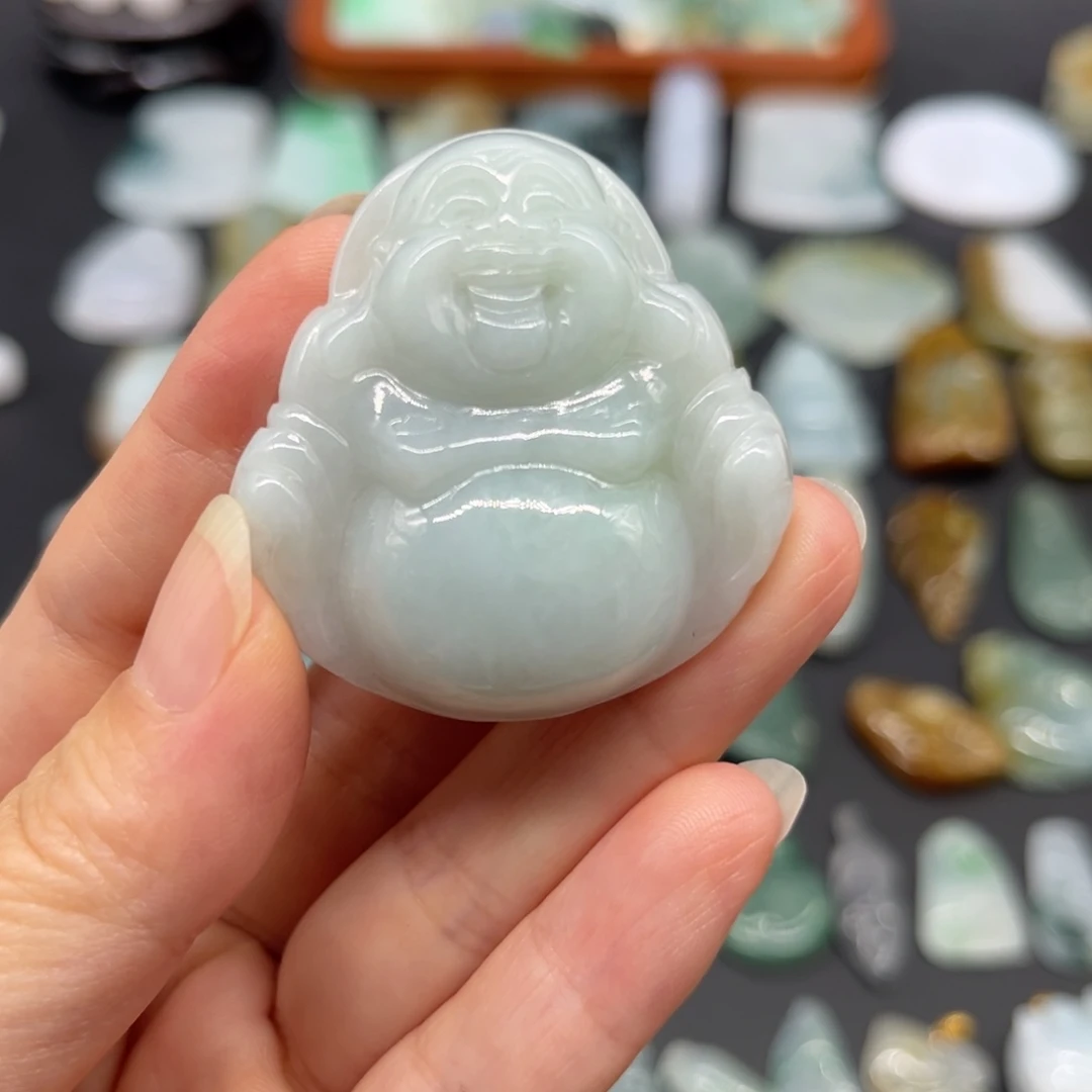 翡翠未镶嵌颈饰大佛