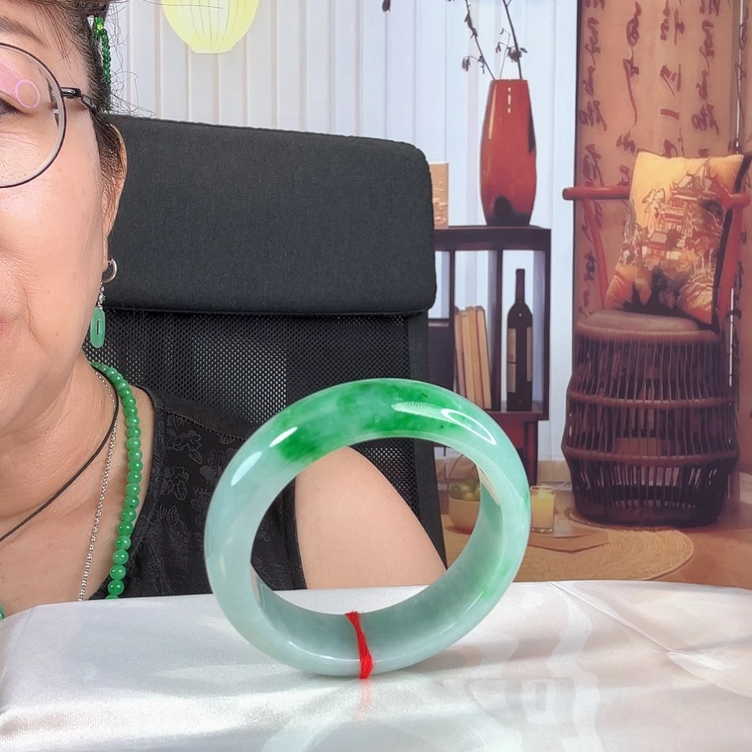 翡翠手镯未镶嵌正圈