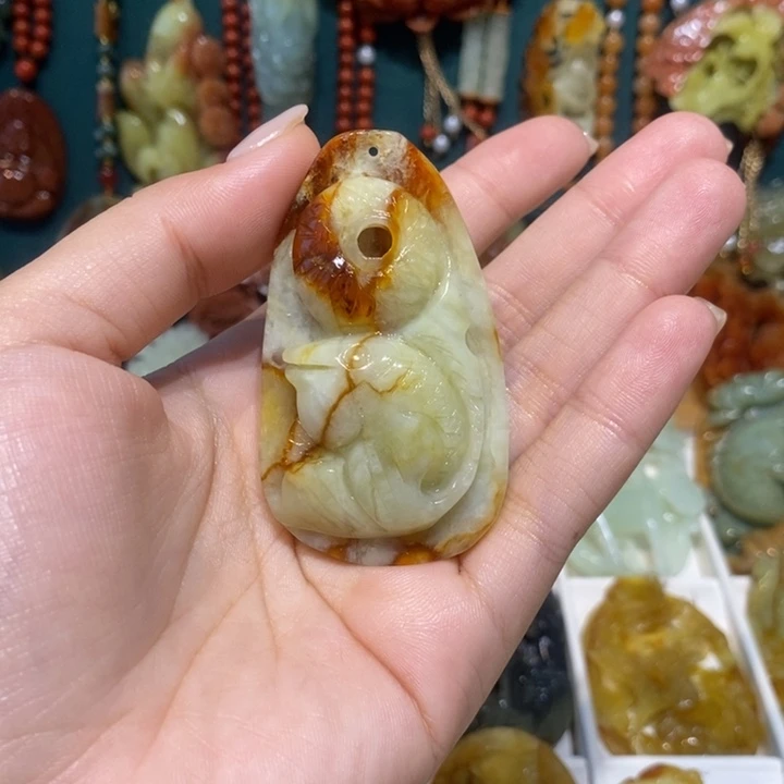 蛇纹石玉未镶嵌颈饰