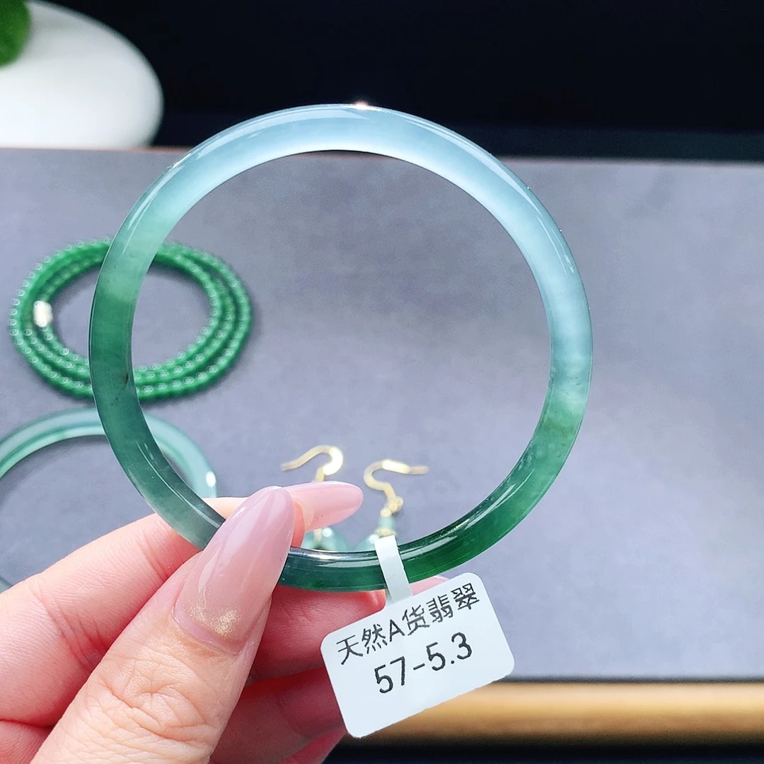未镶嵌手镯（圆镯）翡翠