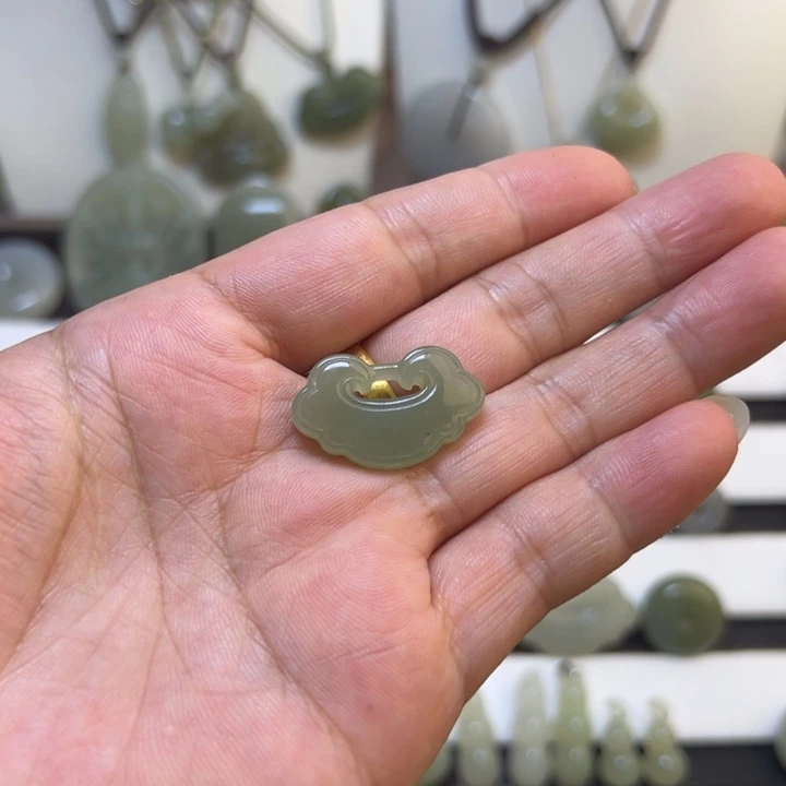 和田玉未镶嵌吊坠(不含链)666