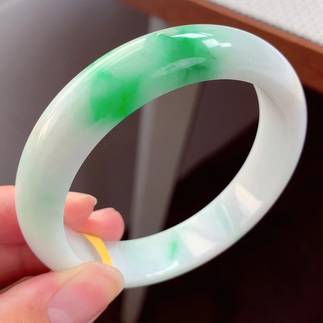 翡翠手镯未镶嵌缅甸翡翠