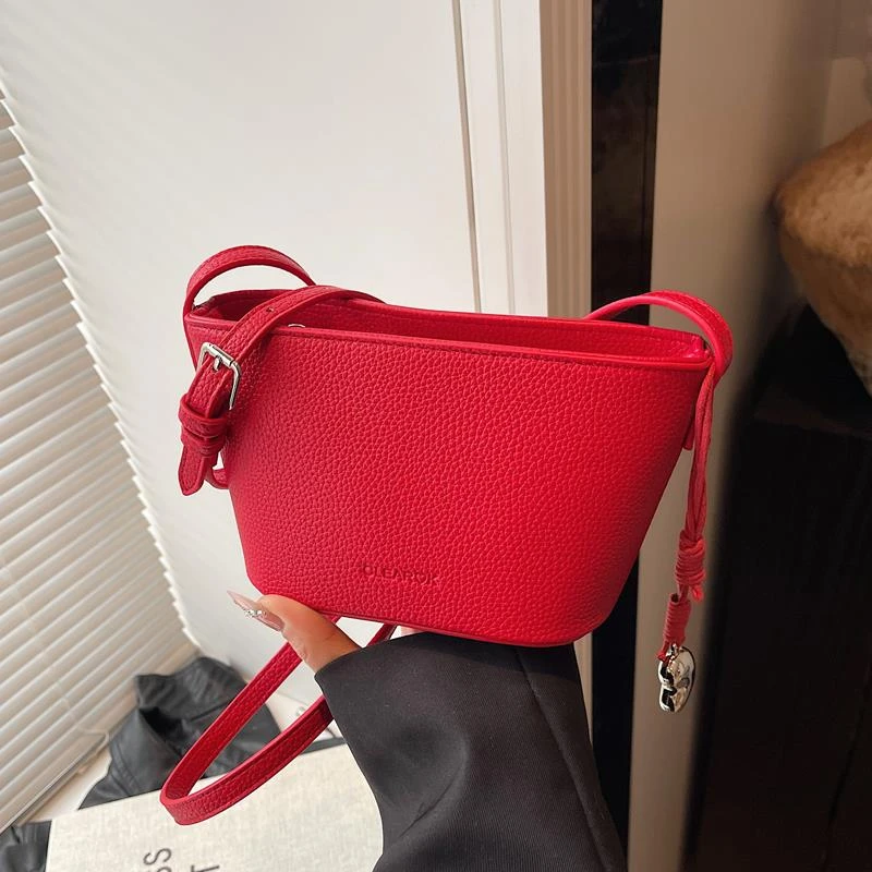 超火小包包女夏天百搭2025新款时尚韩版斜挎包ins小众爆款水桶包